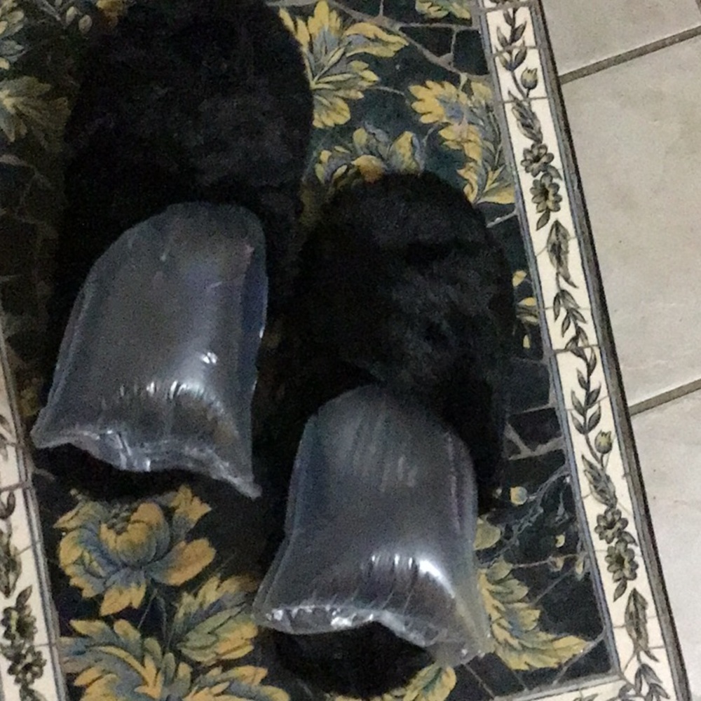 Fuzzy Faux Fur Slippers Black / S